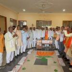 CHANDAULI: चंदौली में भाजपा का स्थापना दिवस धूमधाम से मनाया गया ।