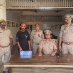 CHANDAULI : ट्रक चालकों को निशाना बनाने वाला शातिर मोबाइल चोर गिरफ्तार, 7 मोबाइल फोन बरामद l