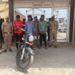 क्रिकेट विवाद में फायरिंग करने वाले 3 आरोपी गिरफ्तार, तमंचा और बुलेट बाइक बरामद