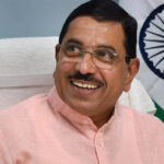 नीट विवाद के बीच धर्मेंद्र प्रधान का इस्तीफा, प्रल्हाद जोशी बने भारत के नए शिक्षा मंत्री