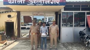 चन्दौली में 3 करोड़ की हेरोइन बरामद, 21 वर्षीय तस्कर गिरफ्तार ।