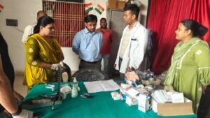 वृद्धा आश्रम का औचक निरीक्षण।