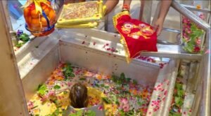 काशी विश्वनाथ धाम से मथुरा भेजी गई विशेष भेंट, लड्डू गोपाल तक पहुंची बाबा विश्वनाथ की सौगात ।