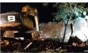 अहरौरा में स्टोन प्लांट का कमरा ढहा, मलबे में दबकर चार मजदूरों की मौत